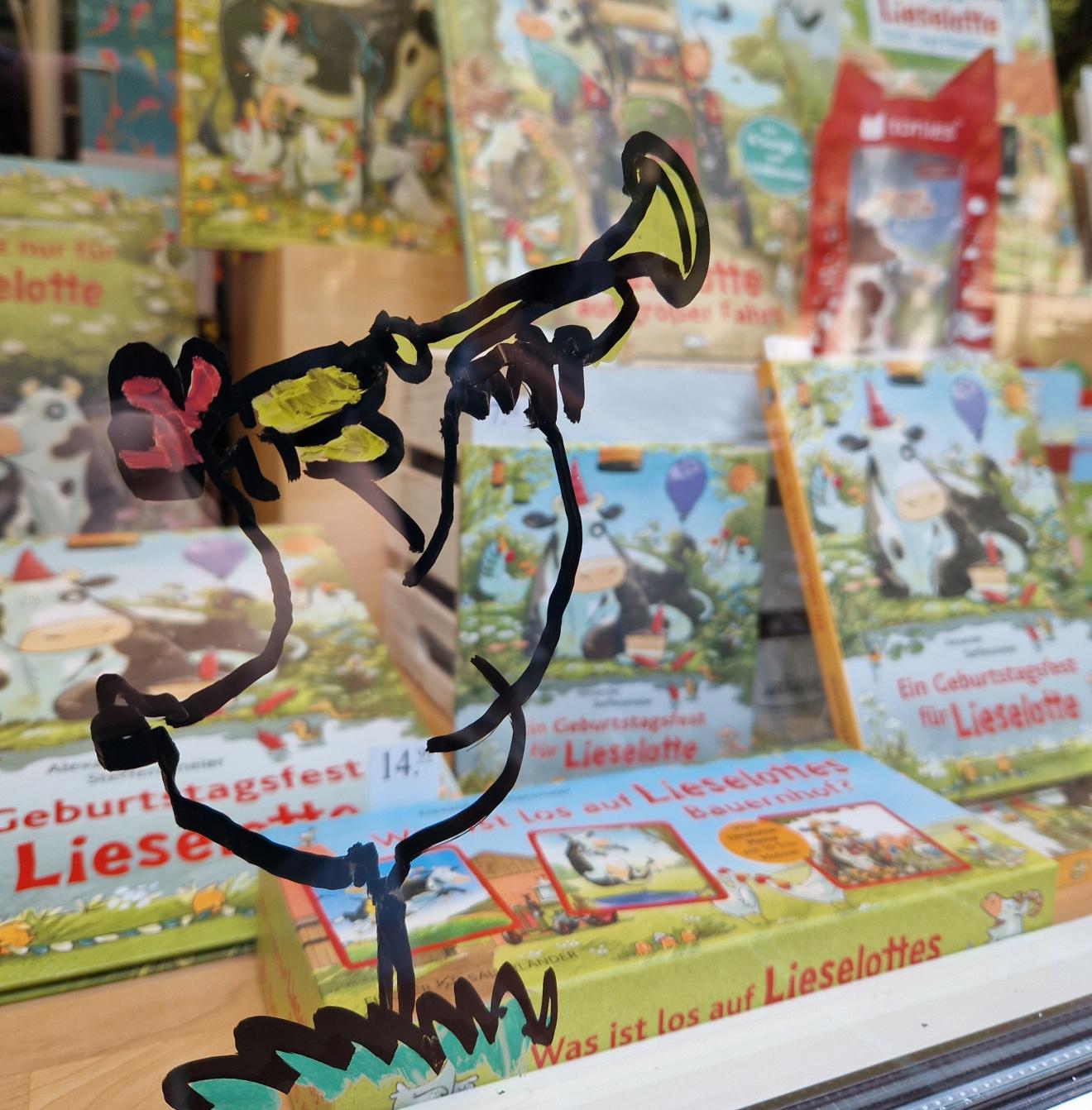 Lieselotteschaufenster mit Hühnerzeichnung